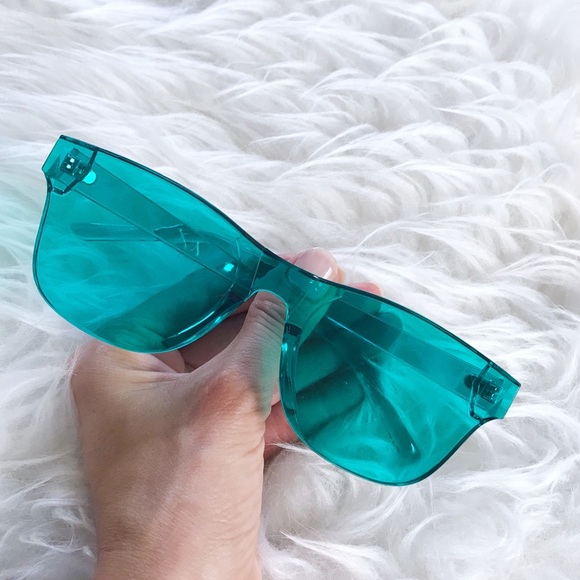 Boutique Accessories - 🎀 NEW • Teal Plastic Sunnies •
